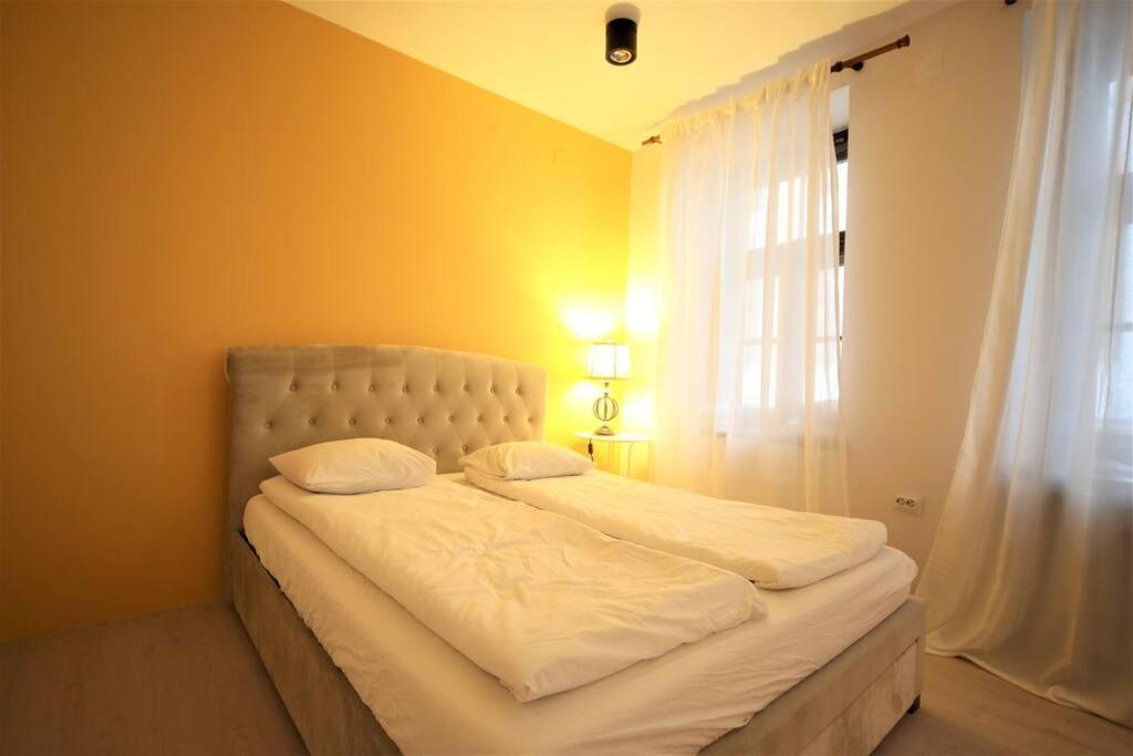 Lovely Two Bedroom In The Old Town Рига Экстерьер фото